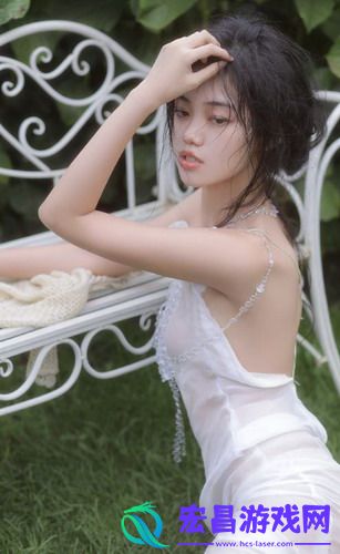 亚洲精华国产精华液的护肤功效：肌肤焕发光彩的神奇魔法!