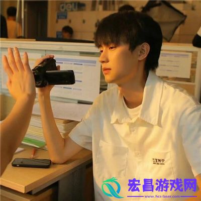 搞怪系列的情头一对很流行的爱意满满的情头