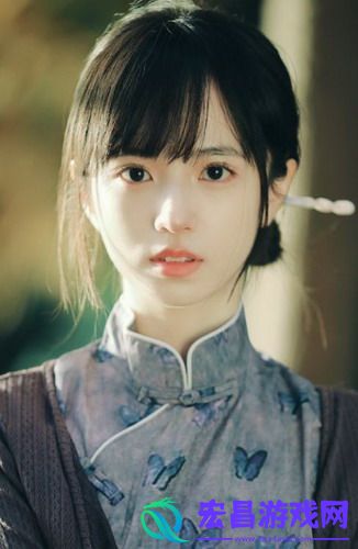 亚洲精华国产精华液的护肤功效：揭秘其神奇护肤功效，轻松拥有水嫩肌肤!