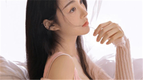 小洞饿了想吃大香肠喝热牛奶