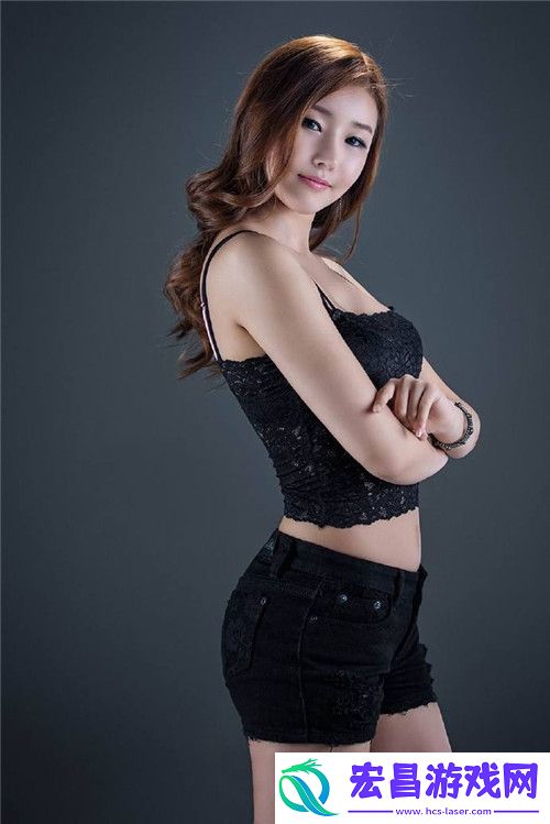 游泳馆里的两个教练孟月月