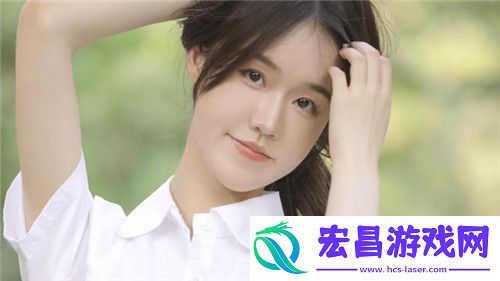 年轻夫妻把小孩哄睡后开监控