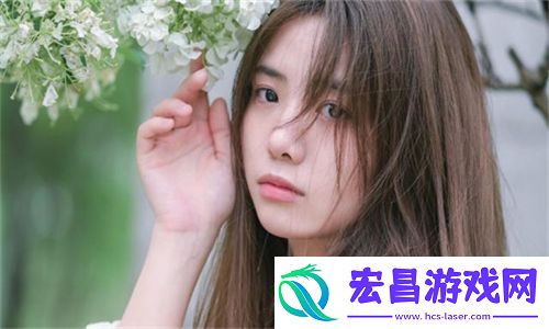 游泳馆里的两个教练孟月月