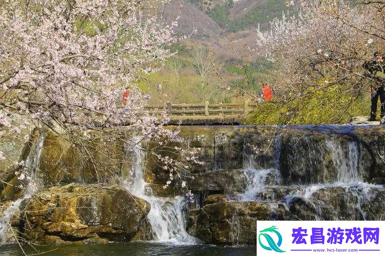 桃花洞口溪水潺潺