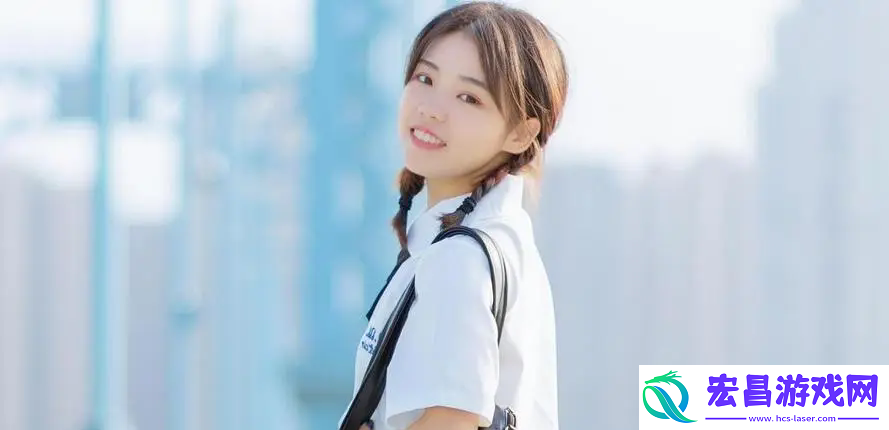 一个在上吃一个在下面敷面膜变美