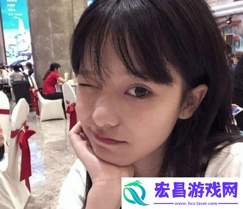 两峰夹小溪地湿又无泥诗