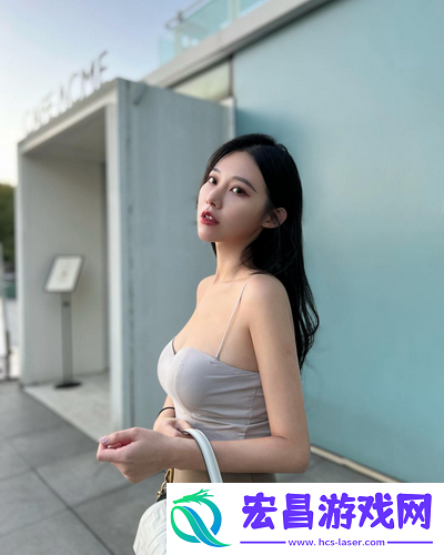 一个在上吃一个在下面敷面膜：深夜约会新花样，浪漫也能护肤的躺平新技能!
