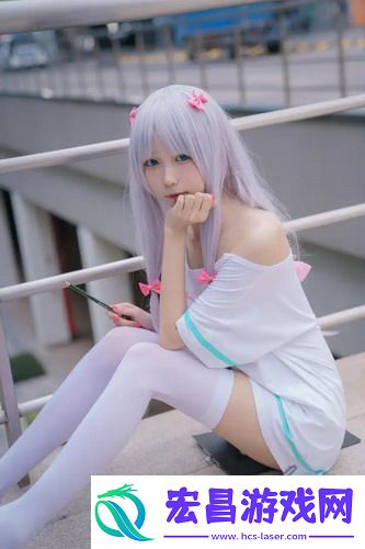 从后面抱着妈妈突然脸一红爱意充满心头