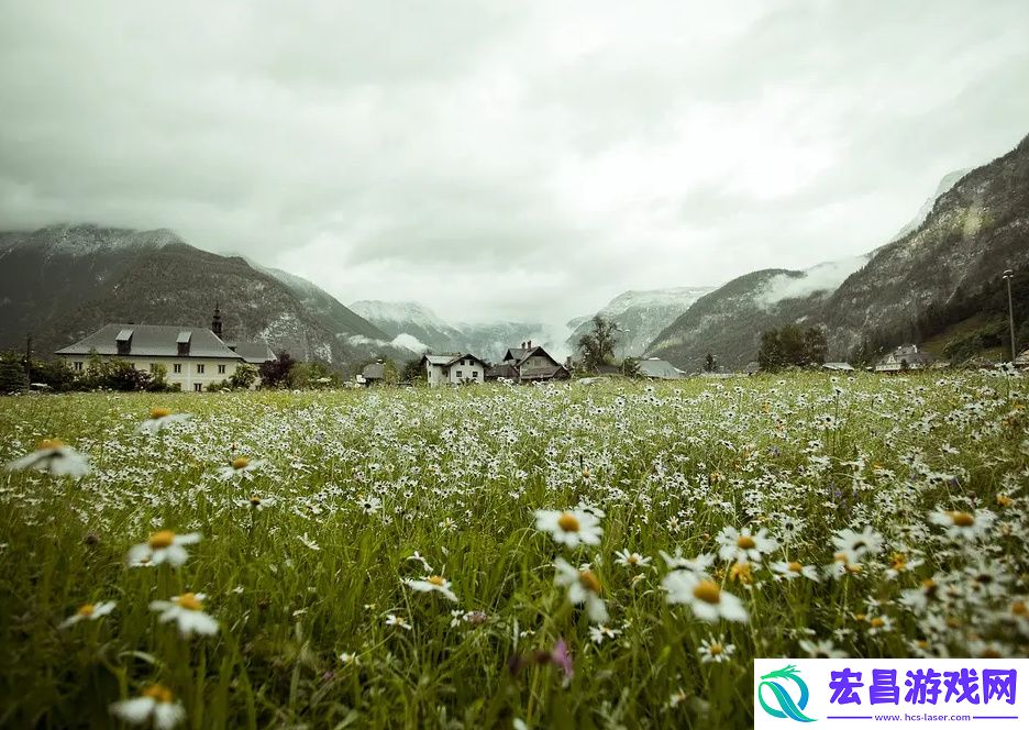 游泳馆里的两个教练孟月月