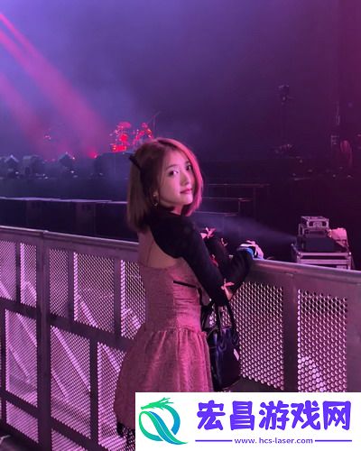 精致女孩的日常一面膜胸口一面膜下从嘴到胸：护肤也得拼阵仗!