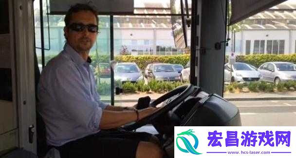 公交车上扯掉内裤