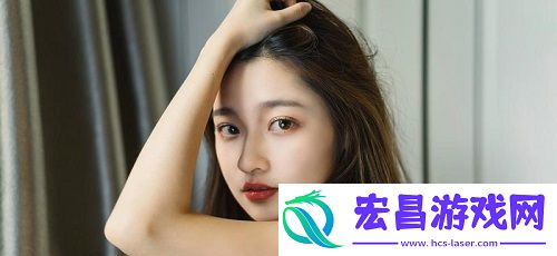 抬头看镜子里的接合处