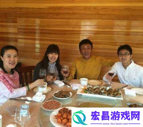 夫妻请部长到家做客