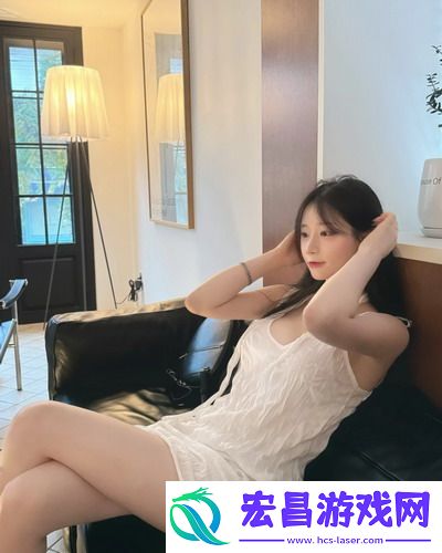 一边下奶一吃敷视频，网友：敷面膜还能追剧，真没见过!