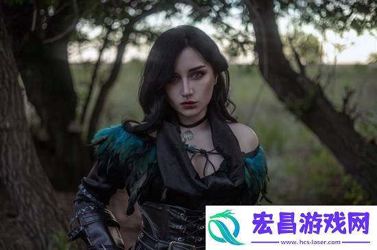 国外小姐姐COS巫师叶奈法颇具异域风情超吸睛