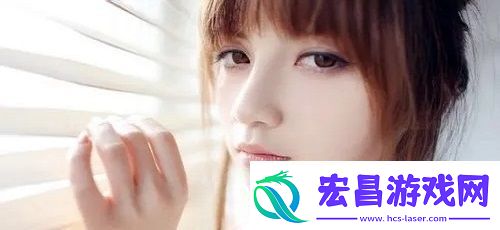 游泳馆里的两个教练孟月月