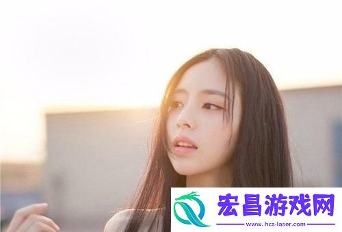 两峰夹小溪地湿又无泥诗