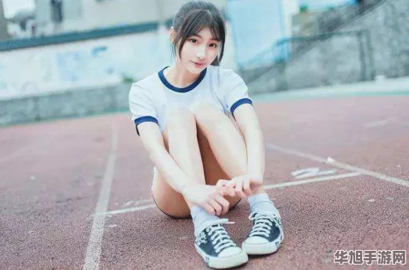 白丝校花扒腿**爽感受青春的悸动与欲望交织的快感体验