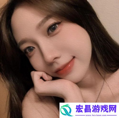 几个装修工人把我压在茶几，翻车瞬间让人笑喷，网友：堪称装修界的灾难大片！