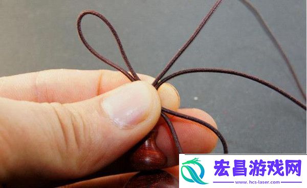 如何解决绳子打结勒在缝里走路的问题