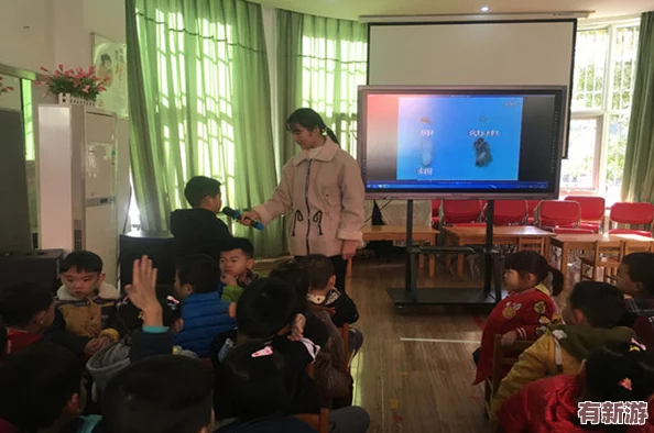 生物老师上课亲自给我们展示自己