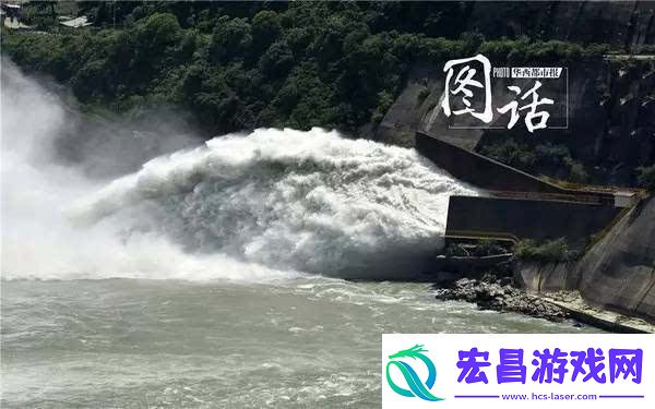 抱着边走边撞水流了一地的体验