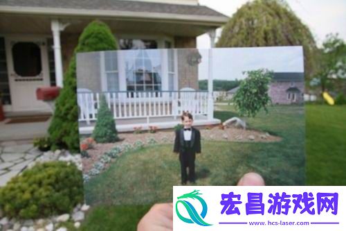 当现实与回忆重叠的瞬间泪水划过洒向照片