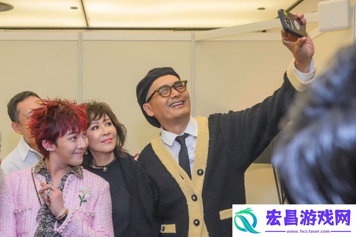 权志龙9年后重聚周润发