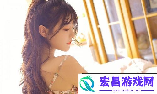 游泳馆里的两个教练孟月月