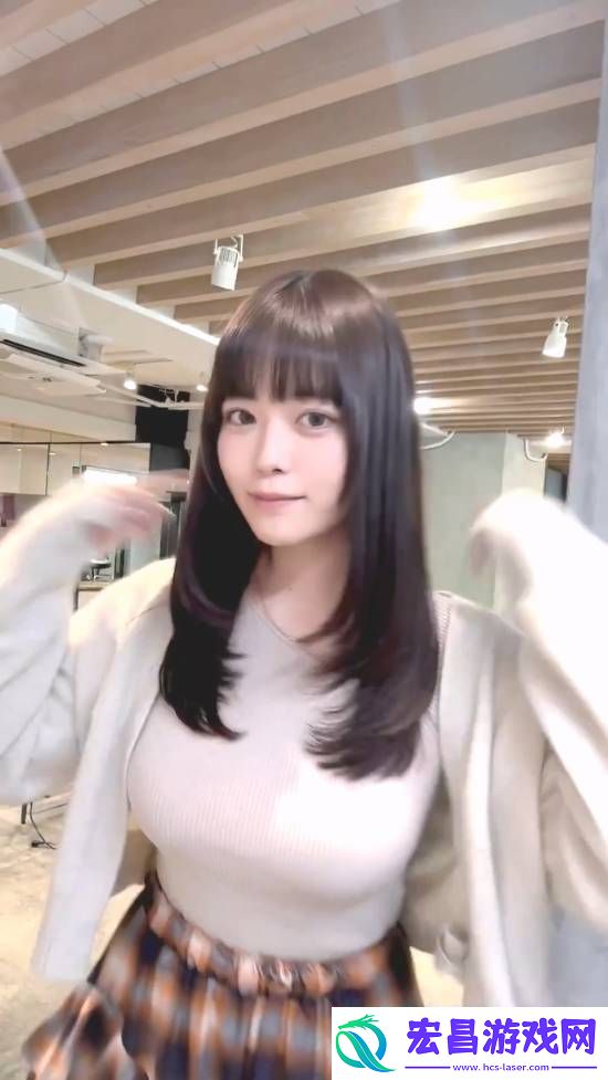 东云海发视频晒新发型知性少女韵味十足
