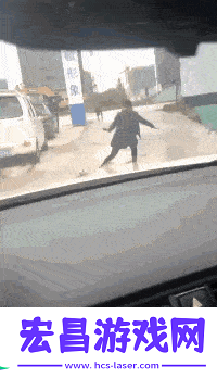猴子来了都不知道先打哪一个动图教你怎么缓解尴尬