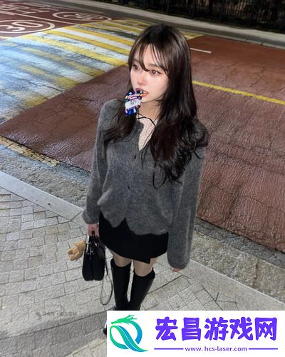 母亲开始慢迎迎合小心孩子，网友直呼：这育儿姿势过于精准！
