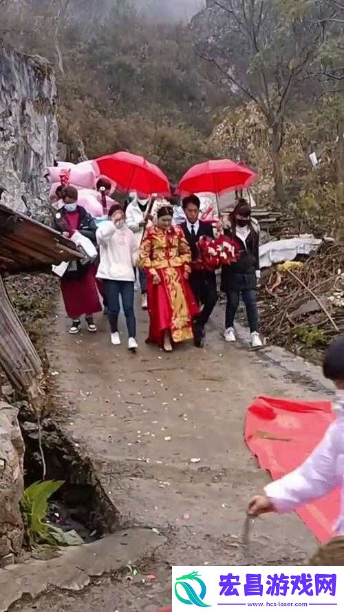 婚礼上的全村人性狂欢