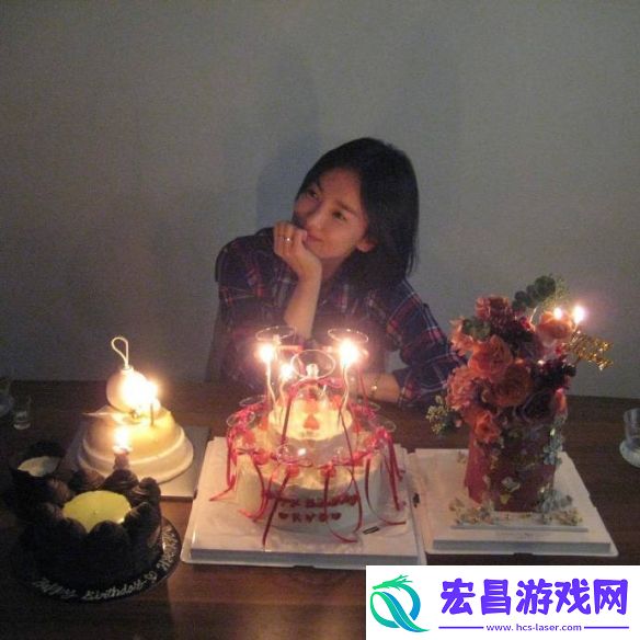 43岁宋慧乔晒生日照