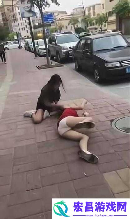 手撕衣服的视频
