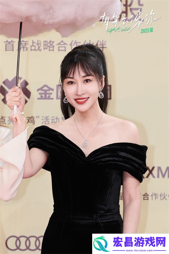 金鸡红毯闪耀！屈楚萧王子文携有朵云像你亮相