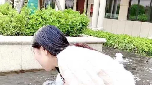 女的张开腿让男生桶出水