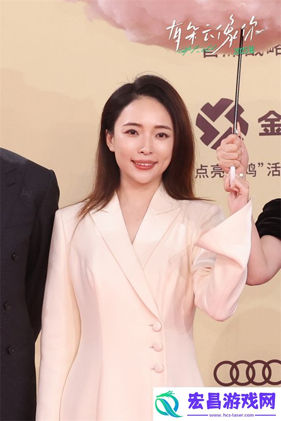 金鸡红毯闪耀！屈楚萧王子文携有朵云像你亮相