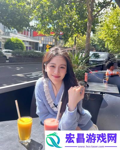 网友：有了ysl千人千色t9t9t9t9t9mba，涂口红也能调皮捣蛋，玩转百种风格！