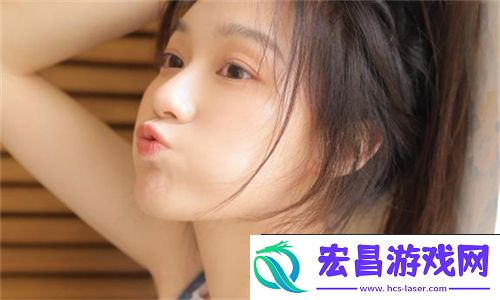 几个装修工人把我压在茶几上