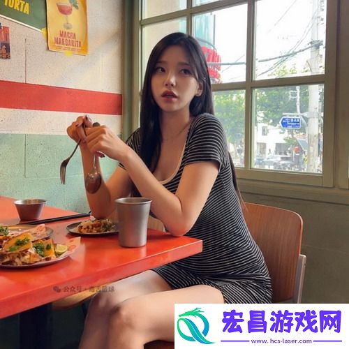 老师脱让学生摸争议升级，家长愤怒围观，网友感叹：这届课堂无法直视！