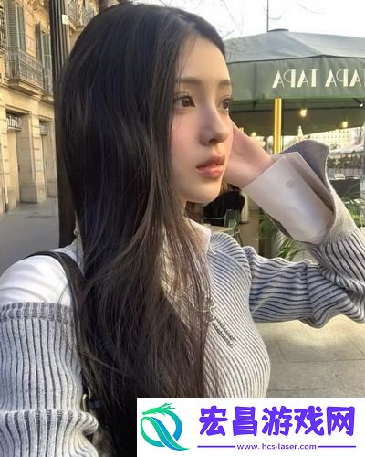 一面膜胸口一面吃下部位片段曝光，网友：这到底是护肤还是美食节目?