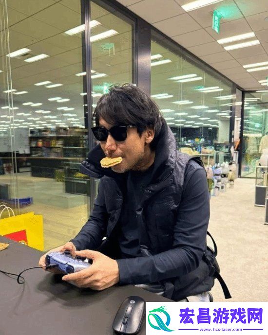 UP主讽刺用食指扣扳机引众怒！你喜欢用哪根手指呢