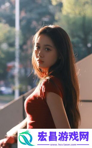 她一面膜胸口一面吃下部位片段成爆款，网友：这是什么神级操作!