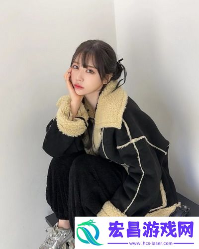 一面膜胸口一面吃下部位片段疯传，网友调侃：这操作毁了我的画面感！
