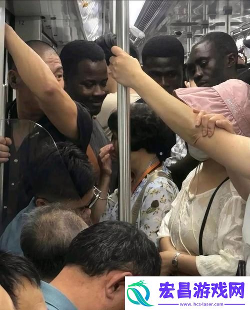 三个黑人互换着躁我一个