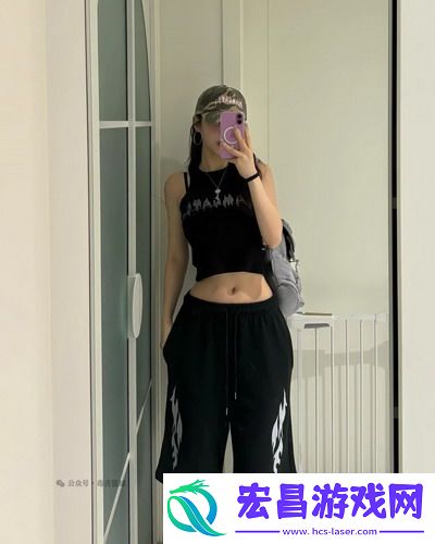 一面膜胸口一面吃下部位片段爆笑来袭，网友热议：果然凡人无法理解高手！