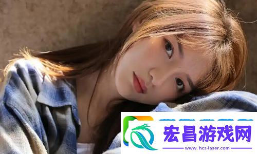 一边下奶一吃敷视频好几个人