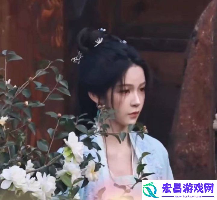 月鳞绮纪路透惊艳
