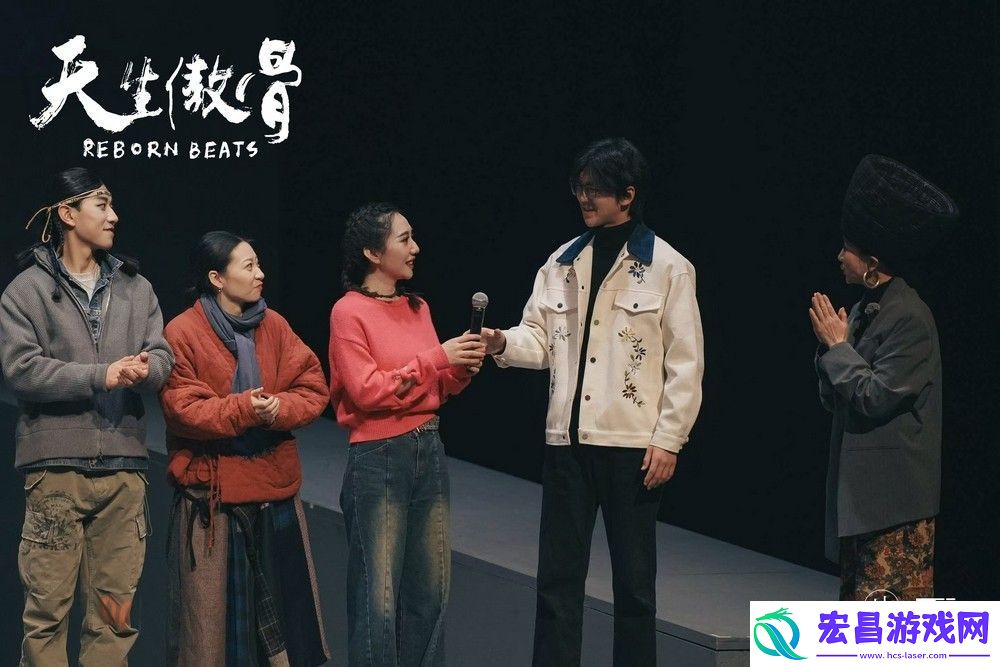 阿朵舞台剧天生傲骨召开媒体见面会